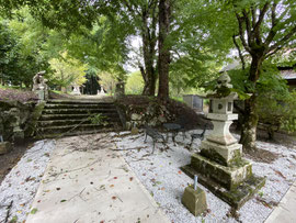 社務所前の折れ枝