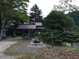 朝の境内