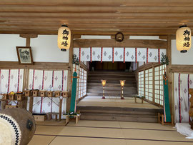 多里神社拝殿より本殿を望む