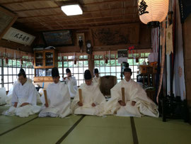 石見神社に於いての日野支部神宮大麻 暦頒布始祭