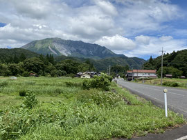 西成から望む大山