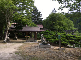 朝の境内
