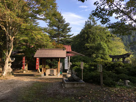 朝の境内