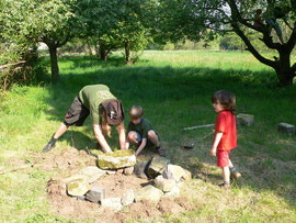 Bau der Feuerstelle 2007