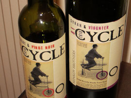 Velofahrer trinken Velofahrerwein! Witzige Etikette und erst noch guter bulgarischer Wein.