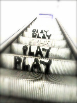 Entdeckung auf einer Rolltreppe am Duisburger Hauptbahnhof.