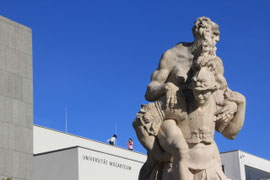 tour em Salzburgo em português com guía Liza - estatuas no Jardim de Mirabell