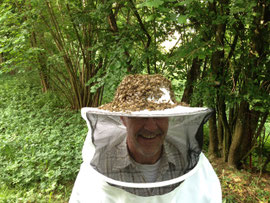 ...Franz kann sich von den Bienen nicht trennen