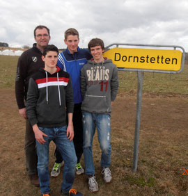 Ein starkes Team: Trainer Jürgen Palm, Fabian Bußkönning, Janek Betting und Jonathan Kolks