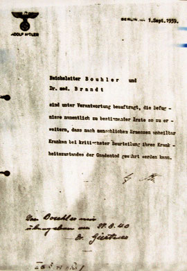 Schreiben Adolf Hitlers zur Aktion "Gnadentod", Foto: Marcel, Wikimedia Commins, public domain 