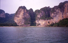 Arrampicata in Thailandia con le falesie di Krabi e Phi Phi Island