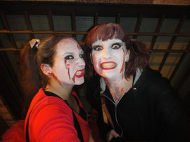Lisa und ich verkleidet als Horror-Puppen :)
