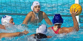 Das große Turnier des BSC bietet erfahrenen und jungen Wasserballern die Gelegenheit, ihr Können gegen internationale Konkurrenz unter Beweis zu stellen. Buxtehuder Tageblatt vom 06.09.2013