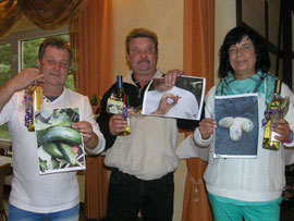 Norbert Oehlschläger, Andreas Clasing und Doris Effinghausen, Gewinner des diesjährigen Wettbewerbs mit den Bildern ihrer besonderen Ernte