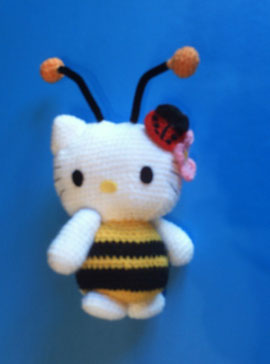 Amigurumi hello kitty abeja
