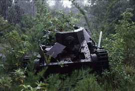 1992年:ペリリュー島戦争遺跡(九五式軽戦車)