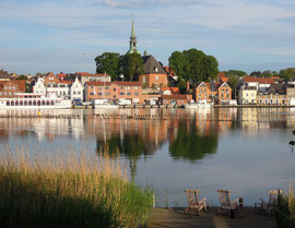 Blick über die Schlei auf Kappeln mit der barocken St. Nikolai-Kirche. Foto: C. Schumann