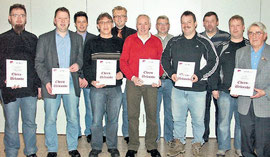 Die geehrten Mitglieder des TSV Haine mit dem Vorsitzenden Rene Dudek und seinem Stellvertreter Mario Maurer. Fotos: Erwin Strieder