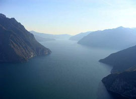 Der Lago d'Iseo im Dunst