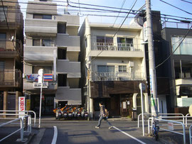 大通りに出ます。