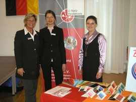 Karin Thorey, Sabine Mix und Beate Parthen auf dem Stand des U-Netz Heidekreis e.V. auf der 4. Celler FrauenInfoBörse