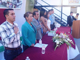 Personajes que presidieron la sesión solemne del Sindicato de Choferes Profesionales de Tarqui por el Día del Chofer. Manta, Ecuador.