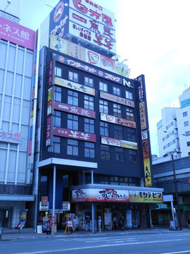 お店があるビルの外観