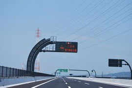 高速道路　電光掲示板