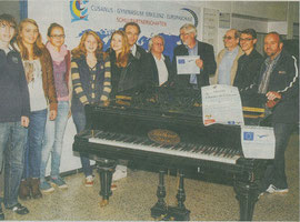 Die Vorfreude steht ihnen in den Gesichtern geschrieben: Schüler der beiden Erkelenzer Gymnasien und der Kreismusischule musizieren im kommenden Monat in der Stadthalle mit Jugendlichen aus Polen. rp-foto: gunter passage