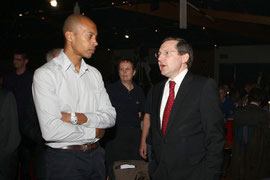 Stéphane Diagana et Philippe Bas en grande conversation à Condé S/Vire le 02.03.12 lors de la soirée des sportifs du Conseil général