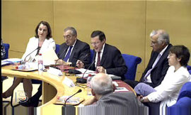 Débat au Sénat en Commission avec Jean-Jacques Hyest, président de la Commission des Lois, et Nicolas About, alors Président de la Commission des Affaires sociales