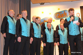 Männerchor mit neuer Uniform