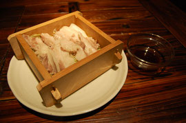 蒸し豚をわさびドレッシングで