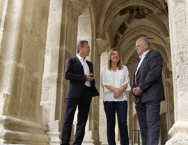 Bgm. Dr. Reinhard Resch, Vizebgm. Mag. Wolfgang Derler und Gabriela Hüther vom Krems-Tourismus sind mit der Halbjahresbilanz sehr zufrieden. Foto: Stadt Krems