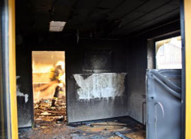 Verpuffung nach Wohnungsbrand. Foto: BFKDO Krems.