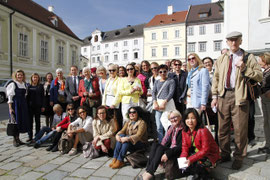 Rund 50 Guides aus NÖ, Wien und Oberösterreich erlebten beim Kremser Kultur & Tourismus Open einen interessanten und genussreichen Stadtrundgang. Foto: Stadt Krems.