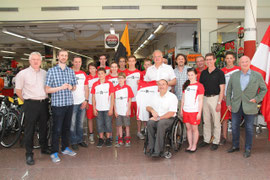 Verabschiedung der Städteolympioniken mit Bürgermeister Dr. Reinhard Resch, den Stadträten Albert Kisling und Erwin Krammer, Gemeinderat Albin Fürlinger und Sponsoren. Foto:Stadt Krems.