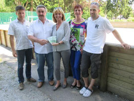  V.l.n.r.: Martin Weber, VV-Obmann Werner Ditz, Stadträtin Eva Hollerer, VV-Kassierin Margarete Echeverria, Wolfgang Kanzler. Foto: zVg