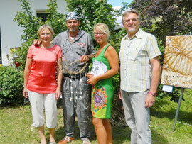 Bürgermeister Leopold Prohaska (rechts) und Gattin Kornelia (links) mit Manuela Leoni und Andreas Bauer-Leoni. Foto: zVg