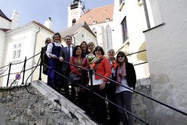 Die Kremser Guides führen ihre Gäste jeden Freitag, ab 17 Uhr, bei kostenlosen Stadtspaziergängen zu den schönsten Plätzen der Altstadt. Foto: Stadt Krems.