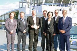 Von Links: Gabriela Hüther, Vizebgm. Mag. Wolfgang Derler, Bgm. Dr. Reinhard Resch, Mag. Bernhard Schröder, Mag. Barbara Brandner, Dr. Hemut Lammer und DI Wolfram Mosser-Brandner. Foto: Stadt Krems.