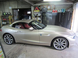 BMW－Z4ﾎｲｰﾙﾘﾍﾟｱ前車両全景写真