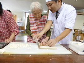 職人さんに丁寧に指導していただきました