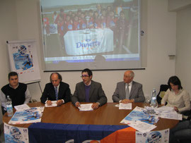 Alla conferenza stampa di presentazione presso la sala del Coni Calabria erano presenti il Prof Giovanni Filocamo Presidente del Coni di Reggio Calabria,il Presidente CSI Calabria Renzo Ambrogio e il Presidente del CONI Calabria Dott. Mimmo Praticò