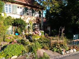 Weg von der Spaltensteinerstraße über die Brunnisach ins "alte Dorf" Fischbach (Bild: MS).