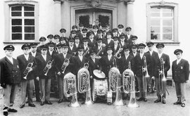 Im Jahr 1967 in neuen Uniformen.