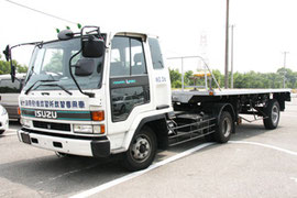 けん引自動車