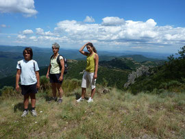 Sur le GR61, au sommet du Rocher de l'aigle