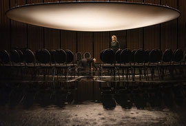 Mads Ousdal in "Enemy of the Duck" at The National Theatre in Oslo. Photo: Øyvind Eide
