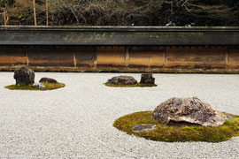 あまりにも有名な、龍安寺石庭